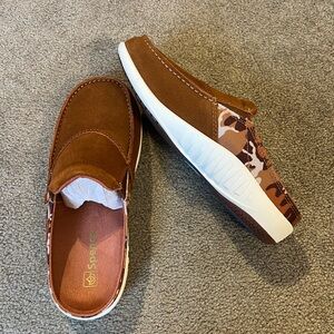 Spenco brown suede slide mule. Womens size 8.